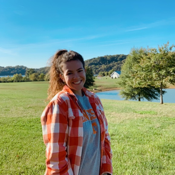 Meet your Posher, Megan - Picture 2 of 4